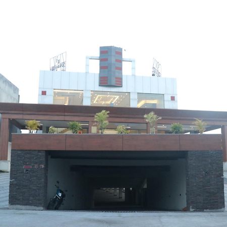 מלון Una  Pt Moolraj Residency מראה חיצוני תמונה