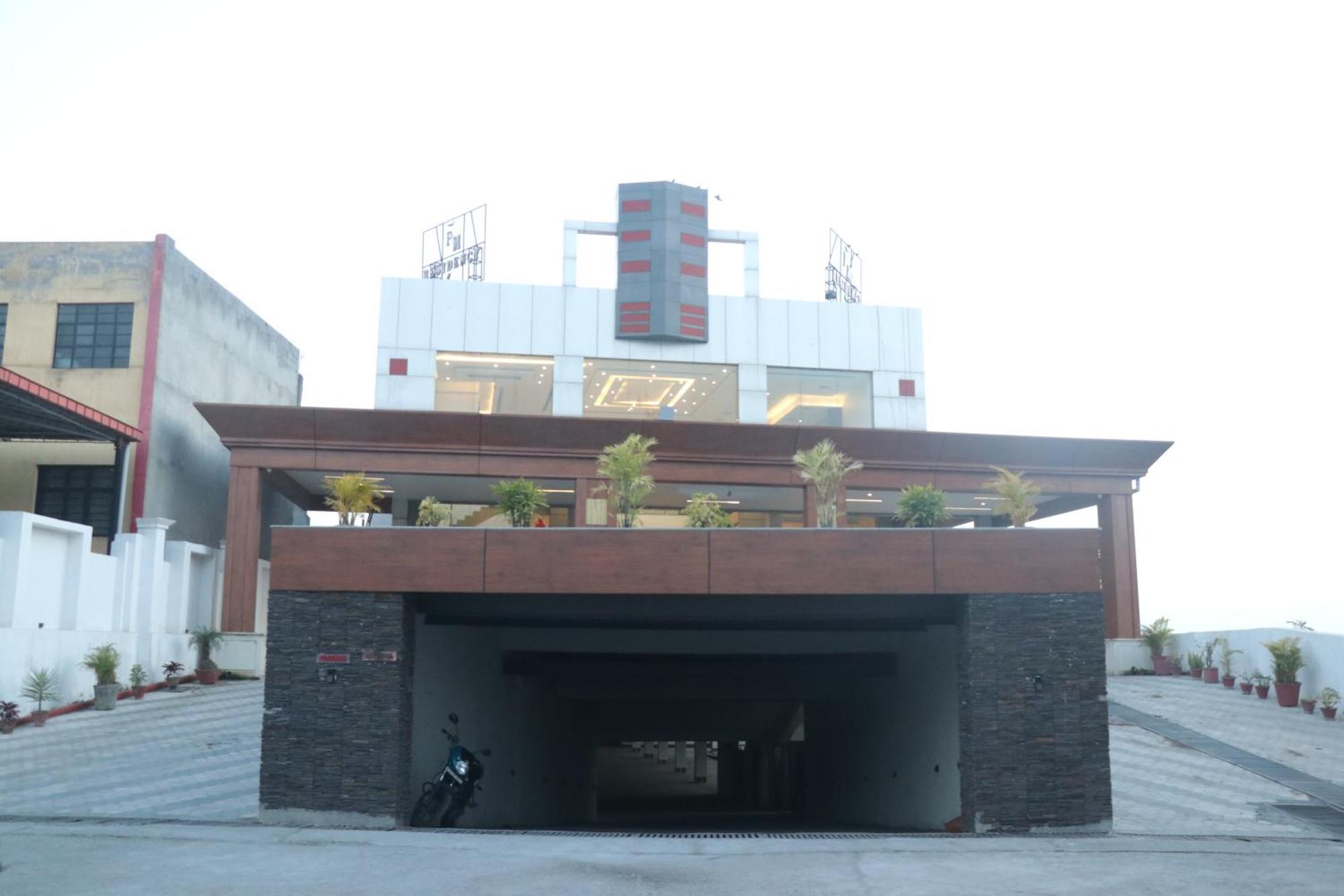 מלון Una  Pt Moolraj Residency מראה חיצוני תמונה