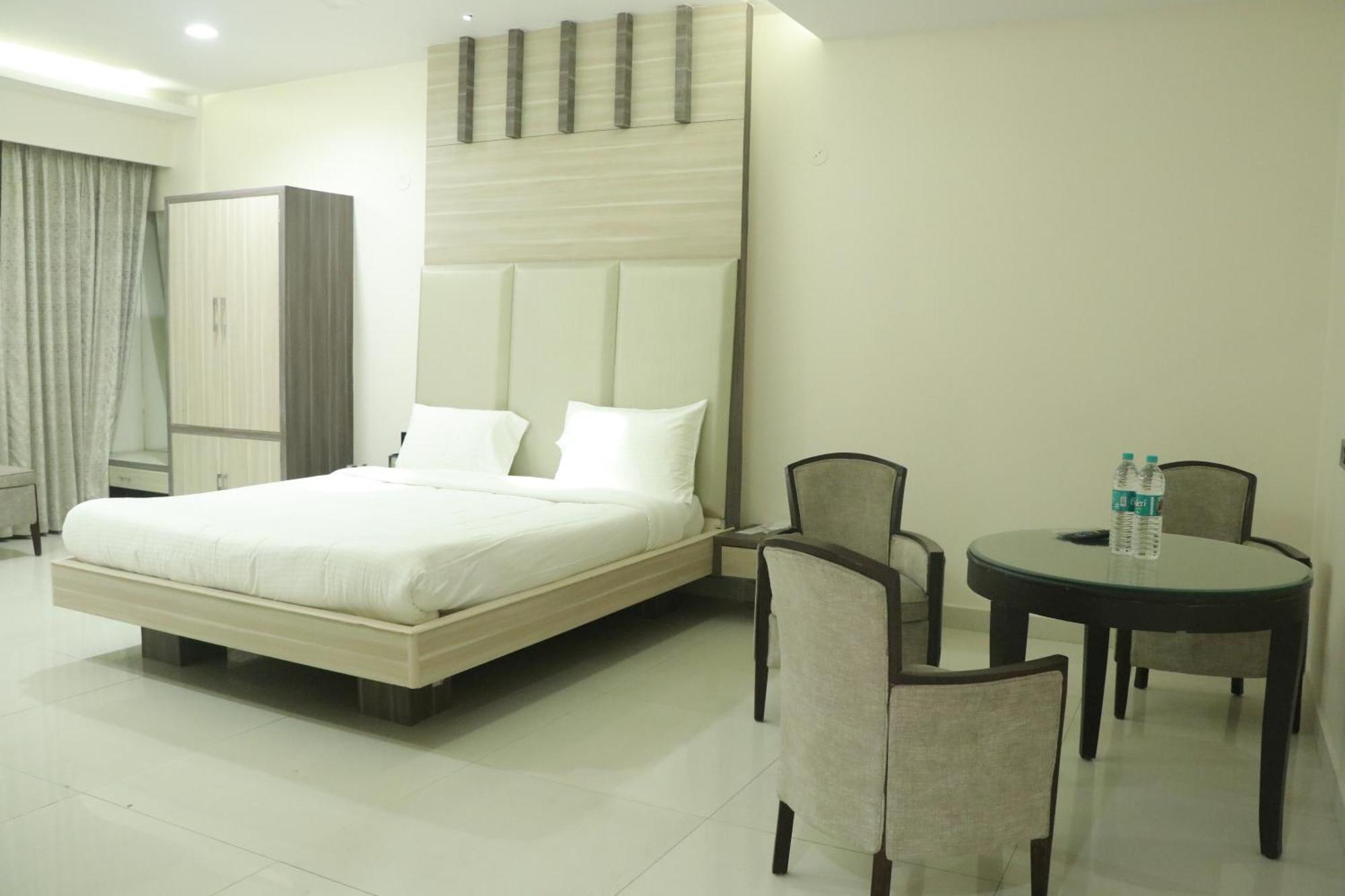 מלון Una  Pt Moolraj Residency מראה חיצוני תמונה