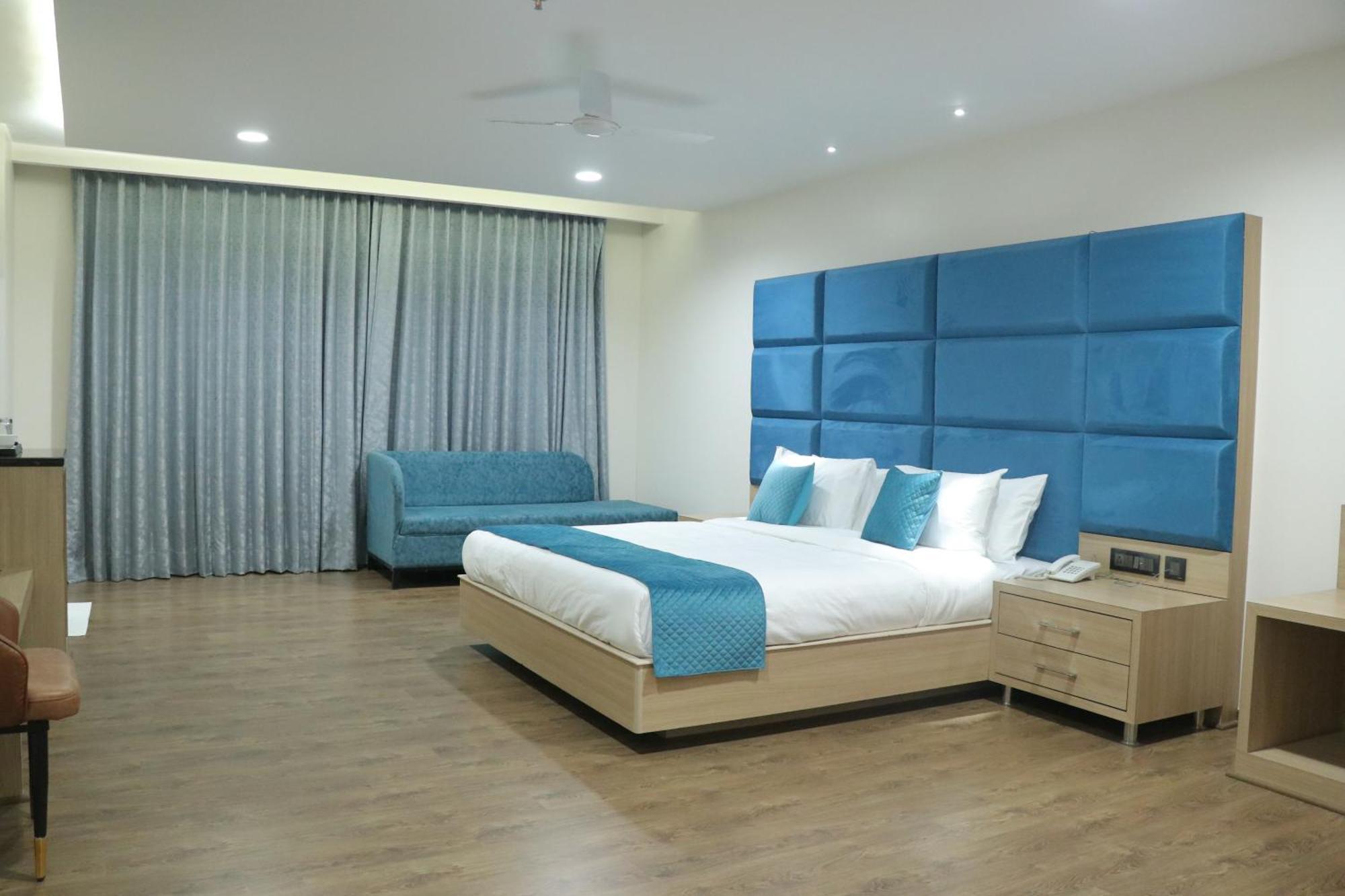 מלון Una  Pt Moolraj Residency מראה חיצוני תמונה