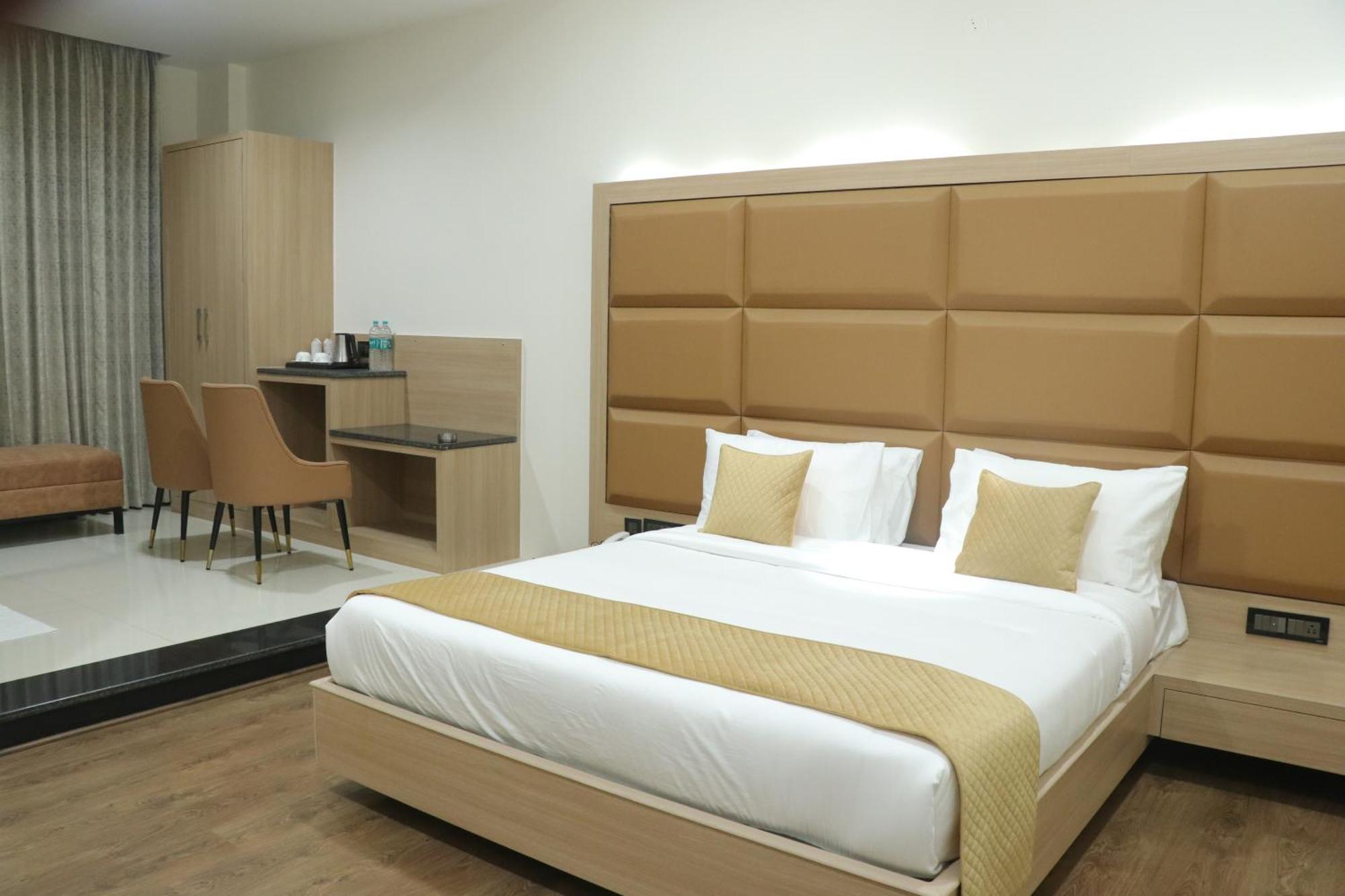 מלון Una  Pt Moolraj Residency מראה חיצוני תמונה