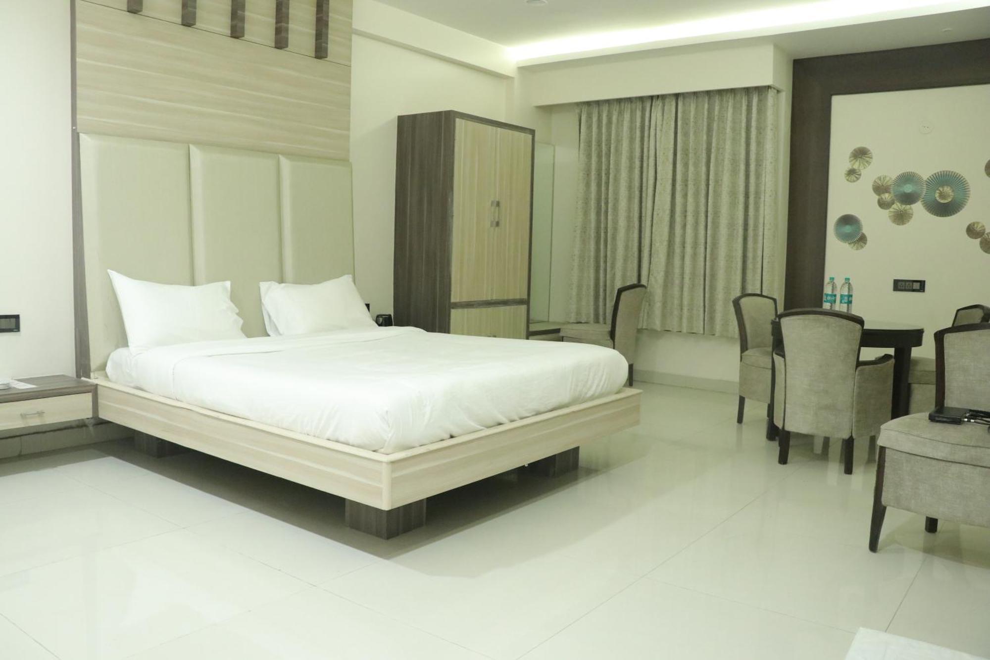 מלון Una  Pt Moolraj Residency מראה חיצוני תמונה