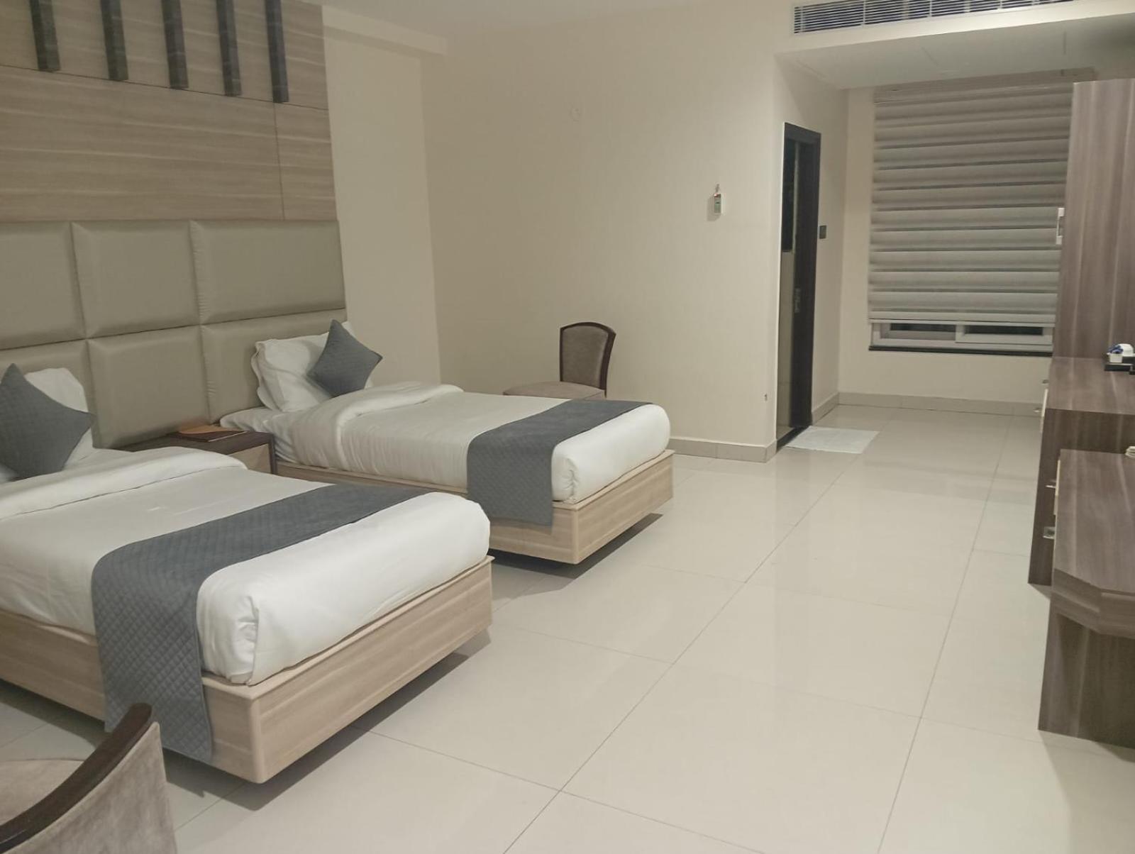 מלון Una  Pt Moolraj Residency מראה חיצוני תמונה
